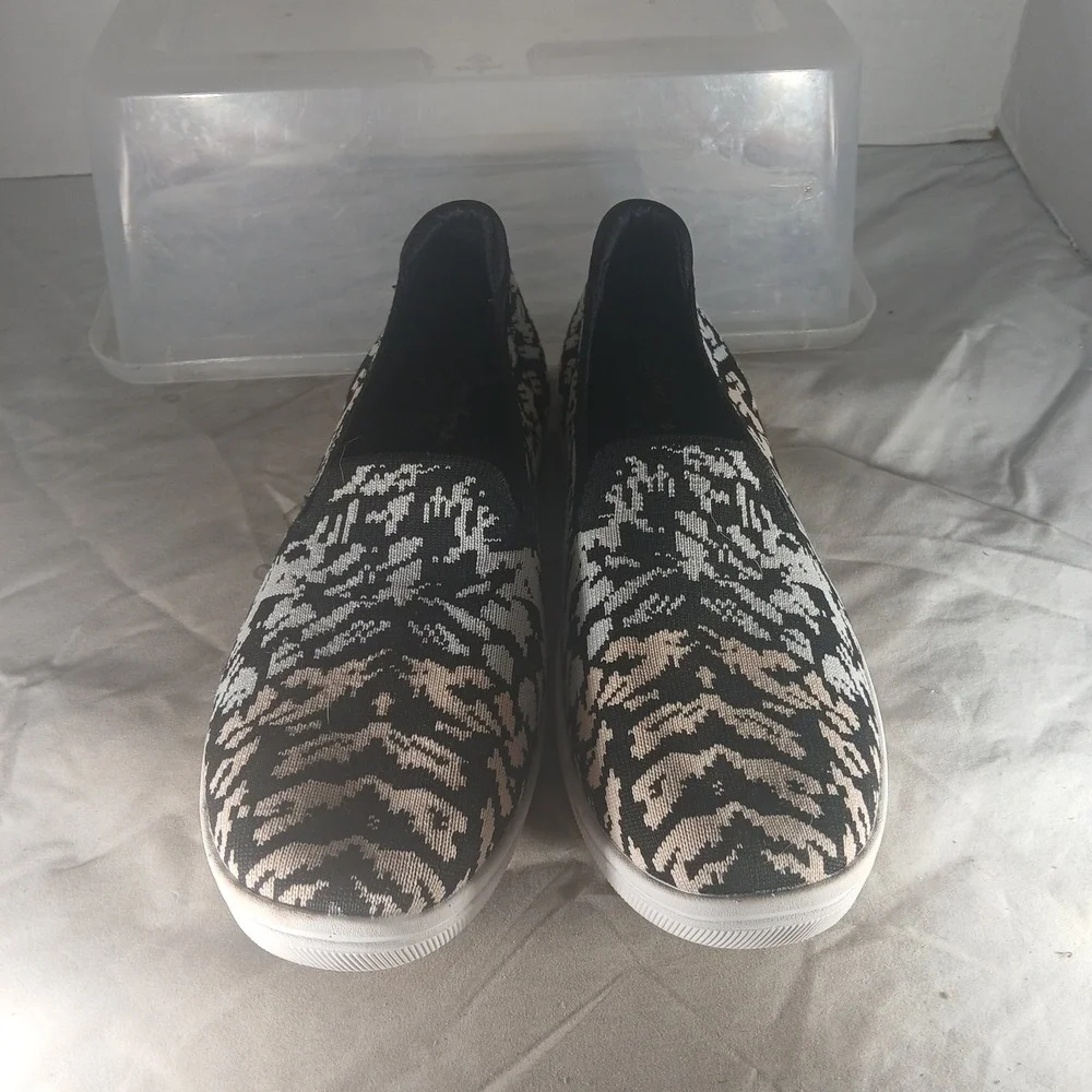 Skechers Slip On‎ Sneakers 9 Black White Animal Print Memory Foam Casual 158302